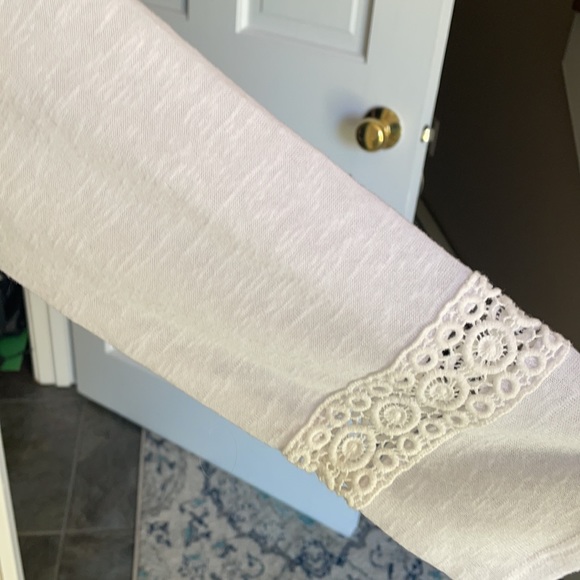 Crosby sheer white shirt with pretty neckline and clasp - Picture 5 of 8